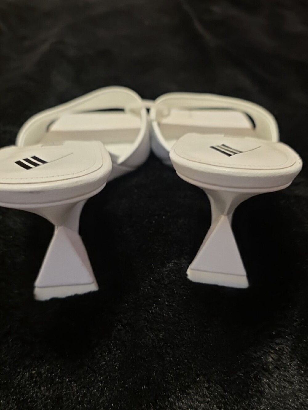 The Attico White Slide Mules - Picture 13 of 17
